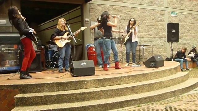 the gibson girls-i love rock n roll (cover) смотреть онлайн