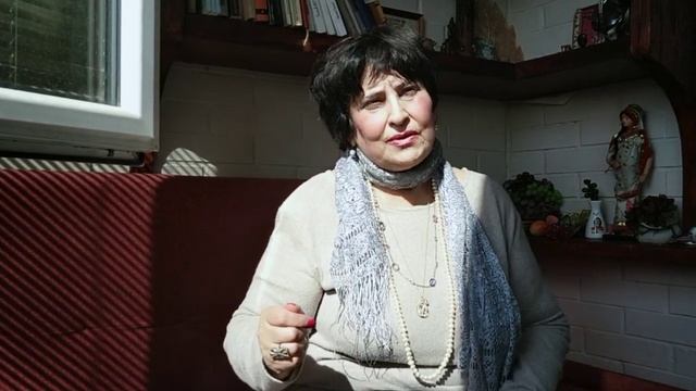 Лоретта Оганезова, стихотворение Алексея Суркова «Красоту, что дарит нам природа» смотреть онлайн