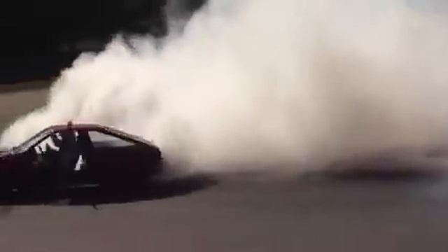 BURNOUT ON THE URUGUAYAN TOYOTA TRUENO AE86 !! смотреть онлайн