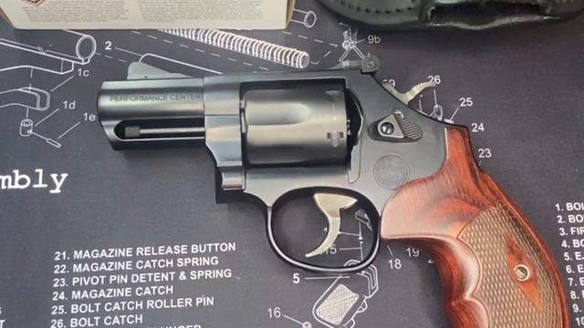 New S&W Performance Center Model 19 Carry Comp 2.5” Barrel смотреть онлайн