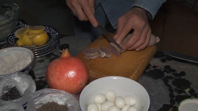 ДЖИГИТСКИЙ ПЛОВ В КРУГУ ДРУЗЕЙ | ЗАКУПКА НА УЗБЕКСКОМ РЫНКЕ смотреть онлайн