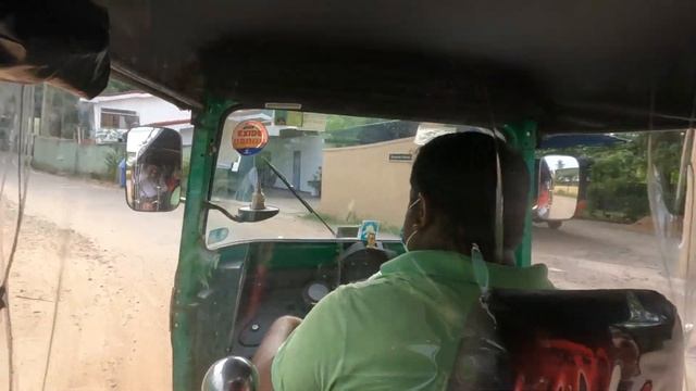 Что нужно обязательно брать с собой на Шри-Ланку. Прогулка на тук-туке. смотреть онлайн