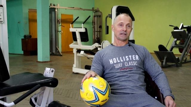 Тренер футбольной команды и руководитель физического воспитания Андрей Гарбар смотреть онлайн