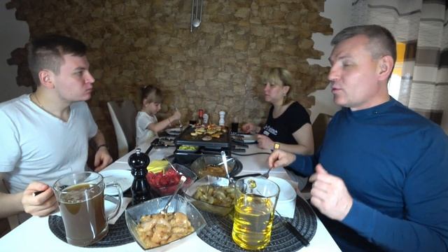 Раклетница. Швейцарское блюдо с французской изюминкой. смотреть онлайн