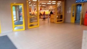 Радужные друзья и Аниматроник из Хватайки / Играем в автомате Хватайка