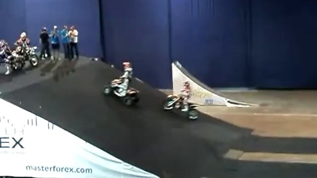 21.08.2011 - PilotMoto. 4 бэкфлипа и Барбара Стрейзанд смотреть онлайн