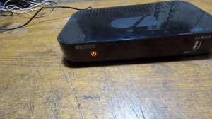 Приставка Триколор GS B522. Мигает оранжевая лампочка и не включается.