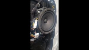 Замена штатных динамиков в Kia Sorento на DL Audio Raven 165 V2