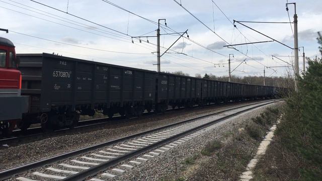 Электровоз ВЛ11М-058/084Б с грузовым поездом смотреть онлайн