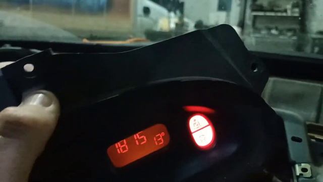 Замена лампочек в приборной панели. Рено Меган 1. смотреть онлайн