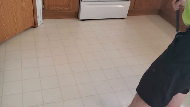 Cleaning Filthy Vinyl Flooring смотреть онлайн