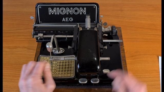 Old Typewriter Mignon Model 4 - AEG (1925)