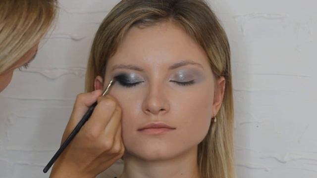 Silver smokey eyes makeup tutorial Вечерний макияж, серебряный смоки смотреть онлайн