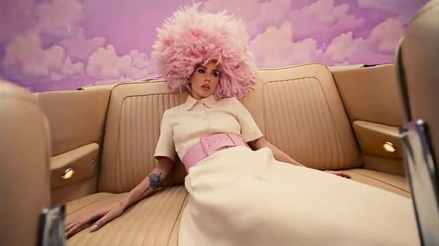 Zivert - бери и беги (премьера клипа)