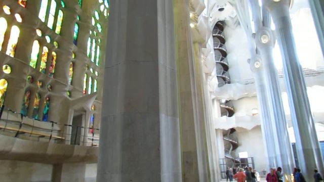 Саграда Фамилия изнутри смотреть онлайн