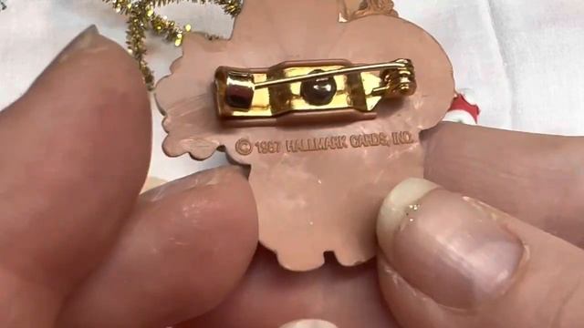 Hallmark. Блошиный рынок. Значки. Распаковка лома.