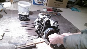 Как открутить гайку на роторе мопеда Альфа