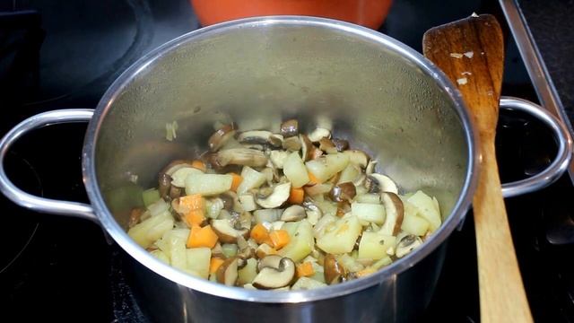 ГРИБНОЙ СУП по итальянски. Суп пюре. Как итальянцы из всего могут приготовить шедевр. Шеф Франко. смотреть онлайн