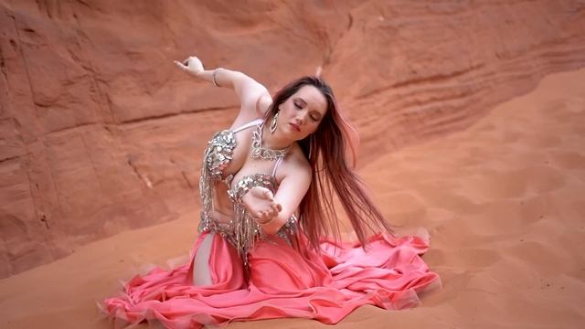 Desert belly dance by Magnolia - Batwannis Beek وردة - بتونس بيك смотреть онлайн
