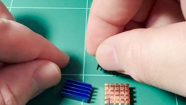 How to install heat sinks on a Raspberry Pi 4 (Quick Guide) смотреть онлайн