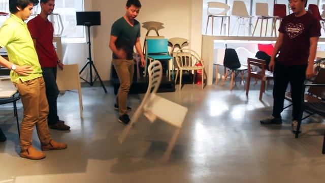 KIAN Chair Flip Challenge смотреть онлайн