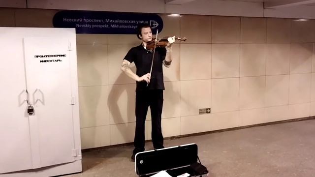 Талантливый скрипач в переходе Санкт-Петербурга!!! смотреть онлайн