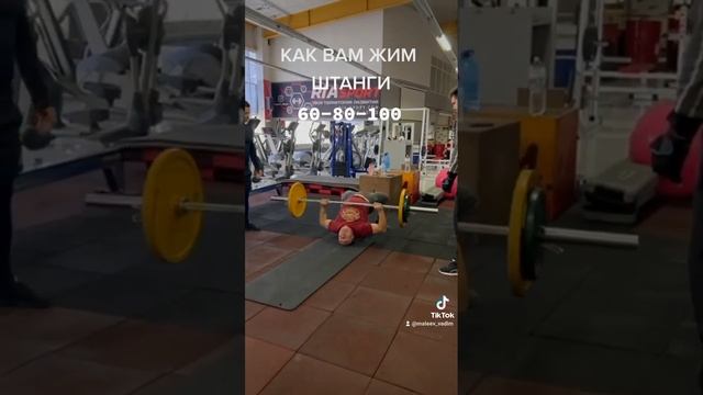 жим штанги лежа 60 кг 80 кг 100 кг. ОСТОРОЖНО ТРАВМООПАСНО смотреть онлайн