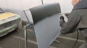 Этапы нанесения покрытия / покраски U-Pol Raptor - 3. Нанесение черного Раптора