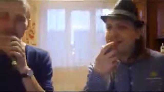 Вот как надо петь караоке дома!!!! Офигенно, смотреть онлайн