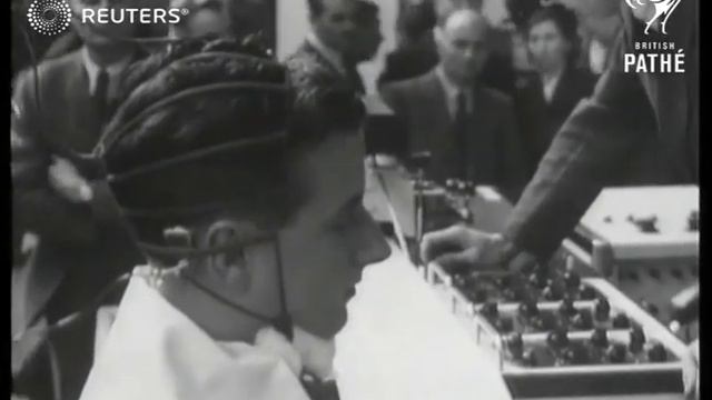 Mary the Queen Mother attends Olympia Radio Pageant (1947) смотреть онлайн