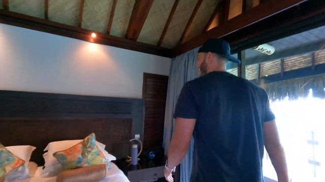 TAHITI OVERWATER BUNGALOW ROOM TOUR (Hilton Mo'orea)