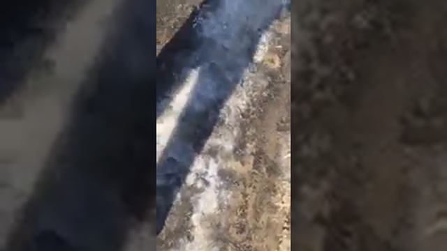 Из под земли выходит газ смотреть онлайн