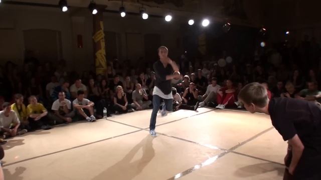 OneCent (KMS) vs Lil' Twister (Project Wild) @ Vita Cola Finals 2011 смотреть онлайн