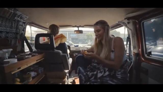 ( Пранк, который вышел из под контроля!!!) 4-х метровую девушку охрана... смотреть онлайн