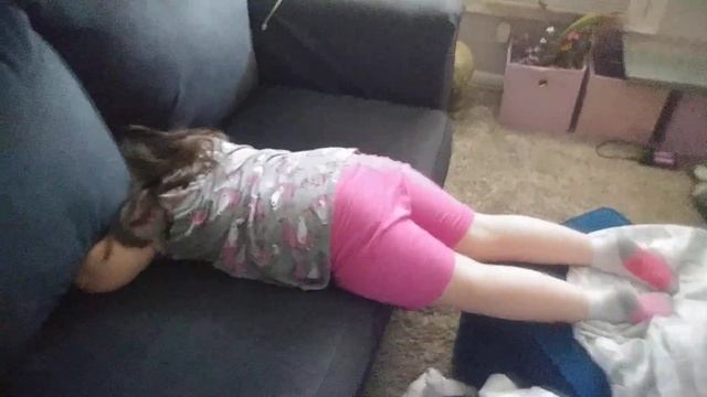 Chloes head stuck in couch смотреть онлайн