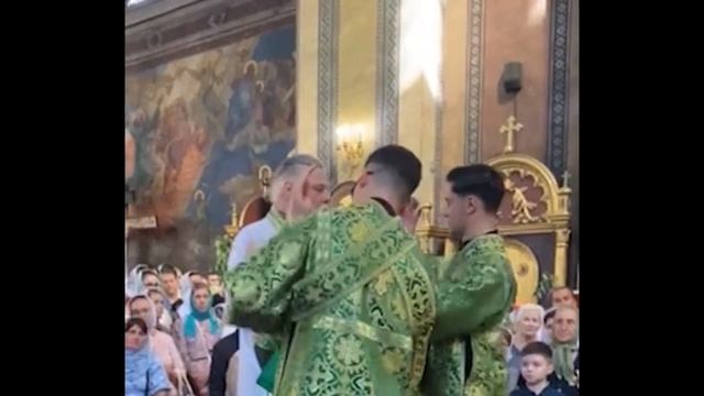 Кулівецький чоловічий монастир. День Святого Духа Кафедральный Собор Святого Духа. м. Чернівці смотреть онлайн