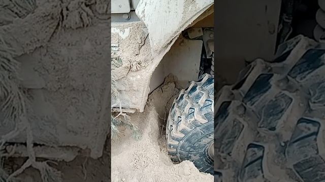 ВСУшник показывает "отличную" проходимость американского бронеавтомобиля International MaxxPro. смотреть онлайн