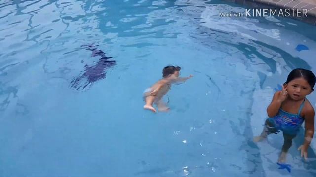 Невероятно. Плавающий ребенок. Swimming baby. смотреть онлайн
