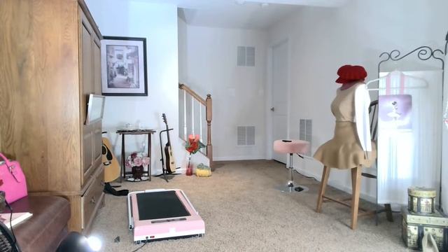 HAPPY VALENTINE'S DAY, Chic babes! #ootd Thrift haul for y'all before this evening's ice skating ⛸️