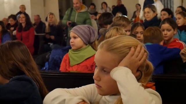 "Святий Мартін". 4 і 5 класи вальдорфської школи "Борисфен" співають у соборі св. Олександра. 2017 смотреть онлайн