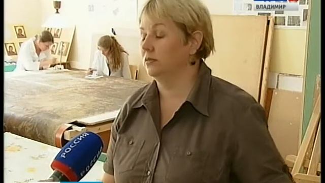 Студенты-реставраторы возвращают к жизни уникальный плафон из усадьбы Храповицкого смотреть онлайн