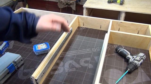 Мебель своими руками. Стол для торцовочной пилы и сверлильного станка часть третья смотреть онлайн