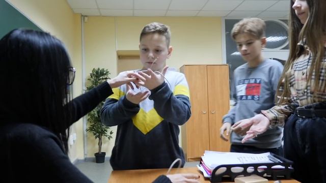 ДИРЕКТРИСА НАШЛА СПОСОБ ВСЕХ ПОДЧИНИТЬ!!! смотреть онлайн