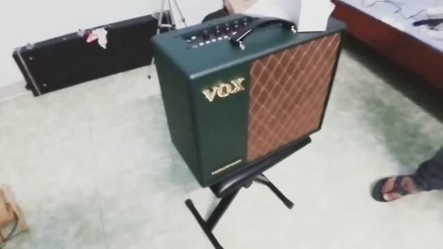 Unboxing VOX VT40X смотреть онлайн