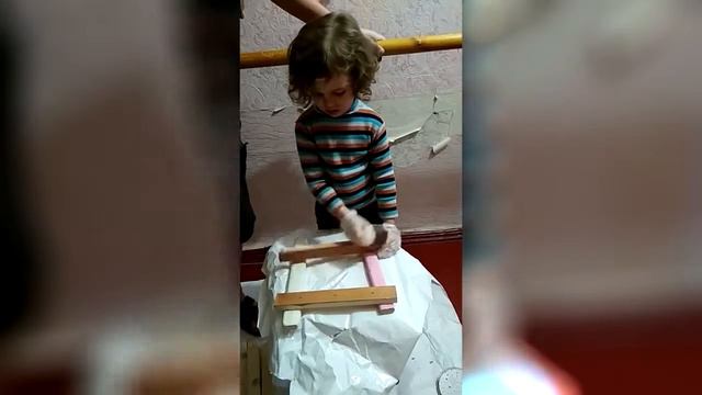Как сын папе стульчик делать помогал смотреть онлайн