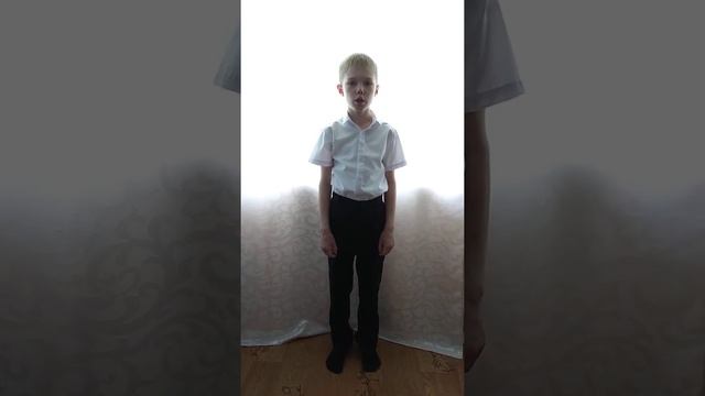 Стихотворение "У обелиска" смотреть онлайн