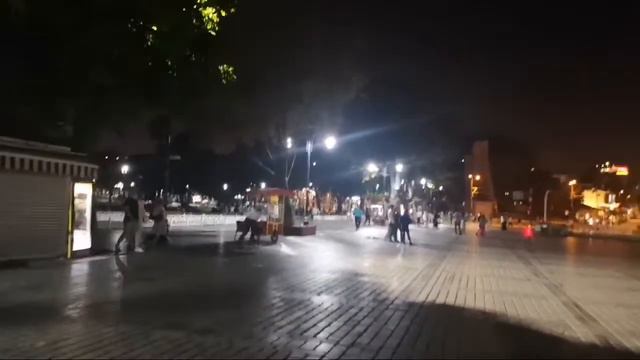 Ночная прогулка по туристическому центру Стамбула смотреть онлайн