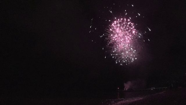 День Победы 2022 Сочи, Лазаревское - 9 мая праздничный салют #на_берегу_моря.mp4 смотреть онлайн