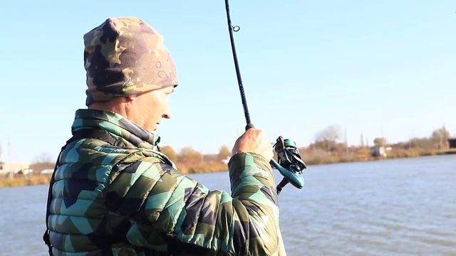 Рыбалка на ФЛЭТ ФИДЕР осенью 2021 . Карпа уже некуда складывать смотреть онлайн