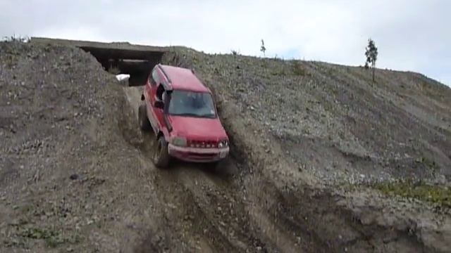 Suzuki Jimny coming down tunnel at KORC aug 2010 смотреть онлайн